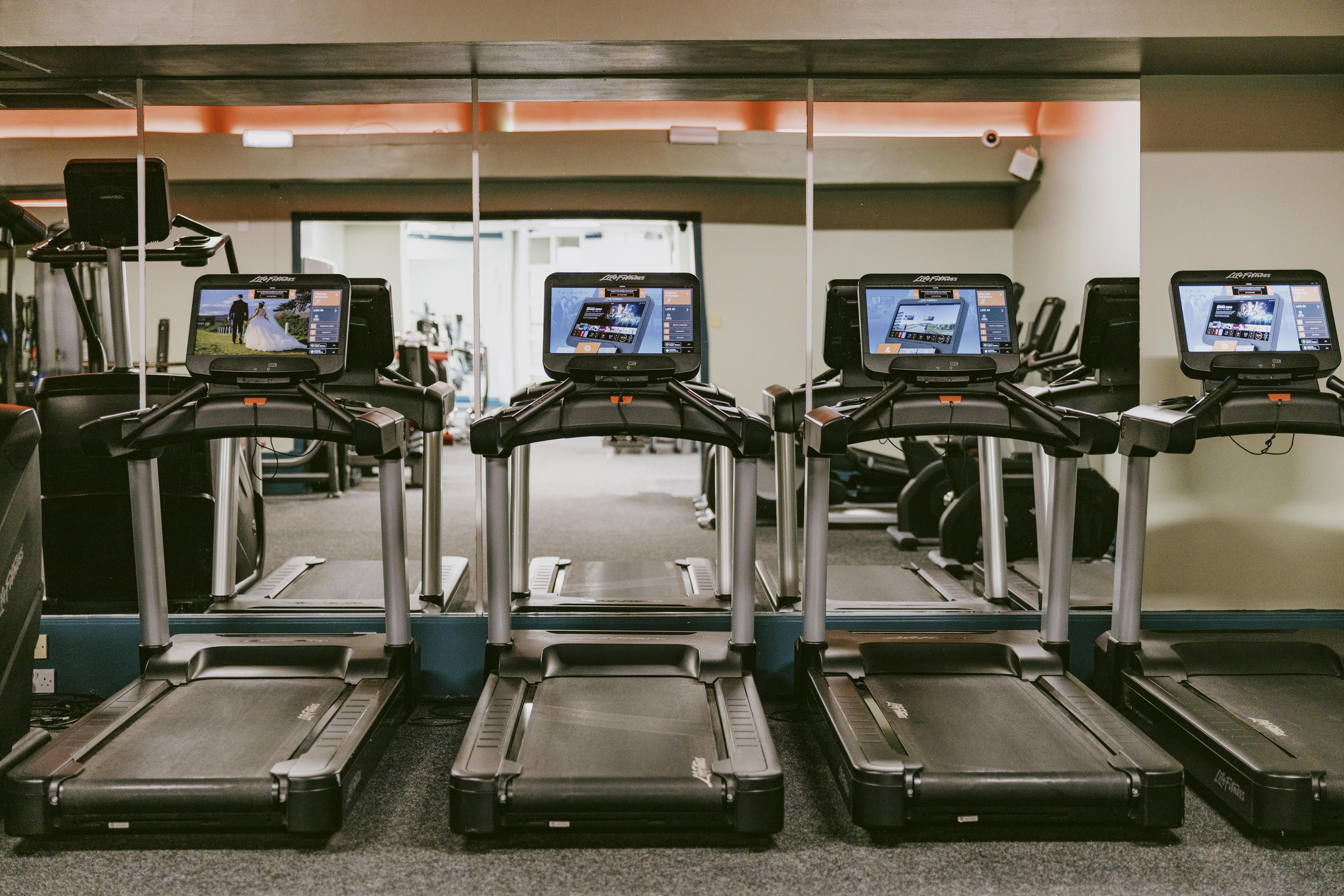 Hotel Marine Troon Exterior foto Treadmills in a gym