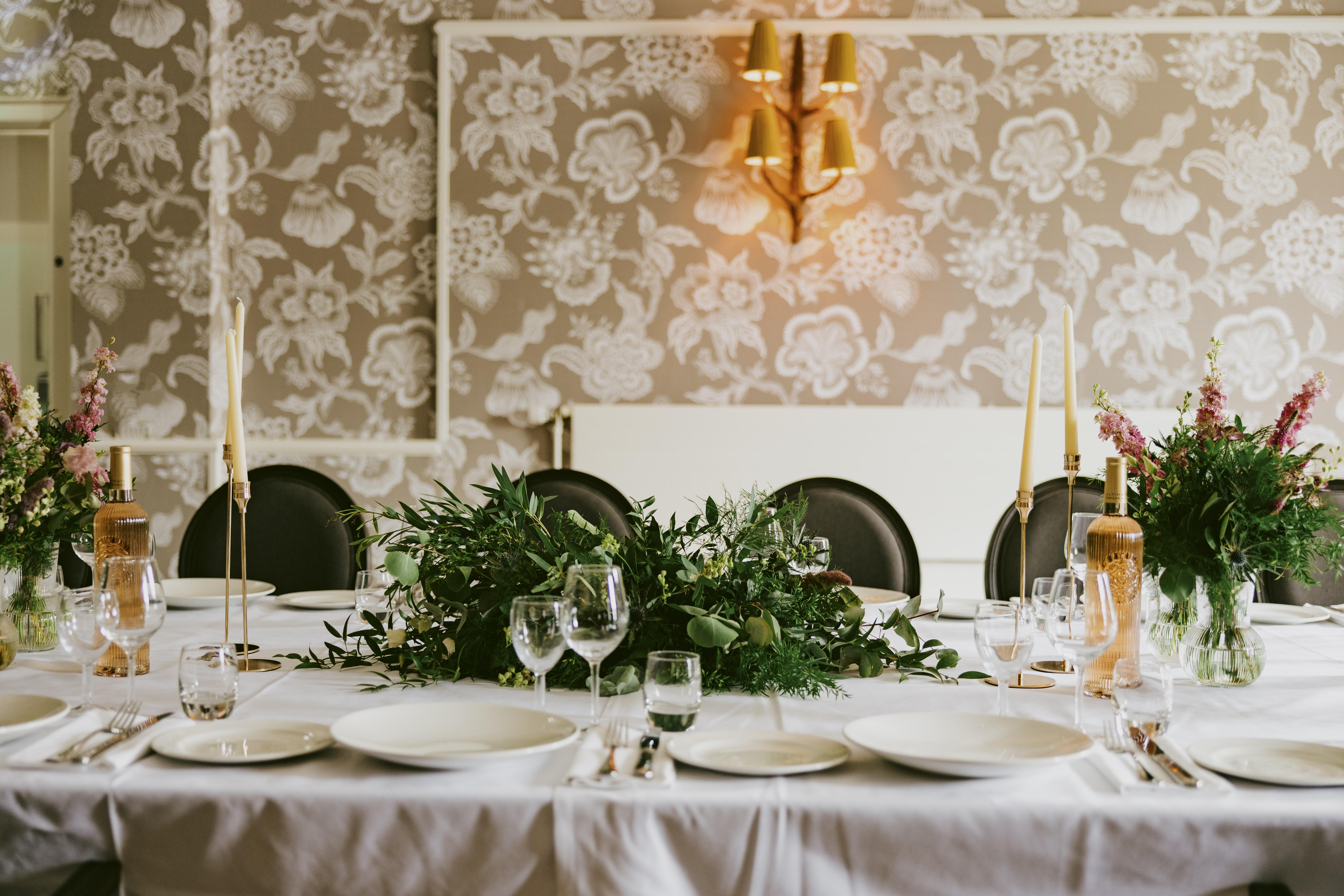 Hotel Marine Troon Exterior foto A table set for a wedding reception