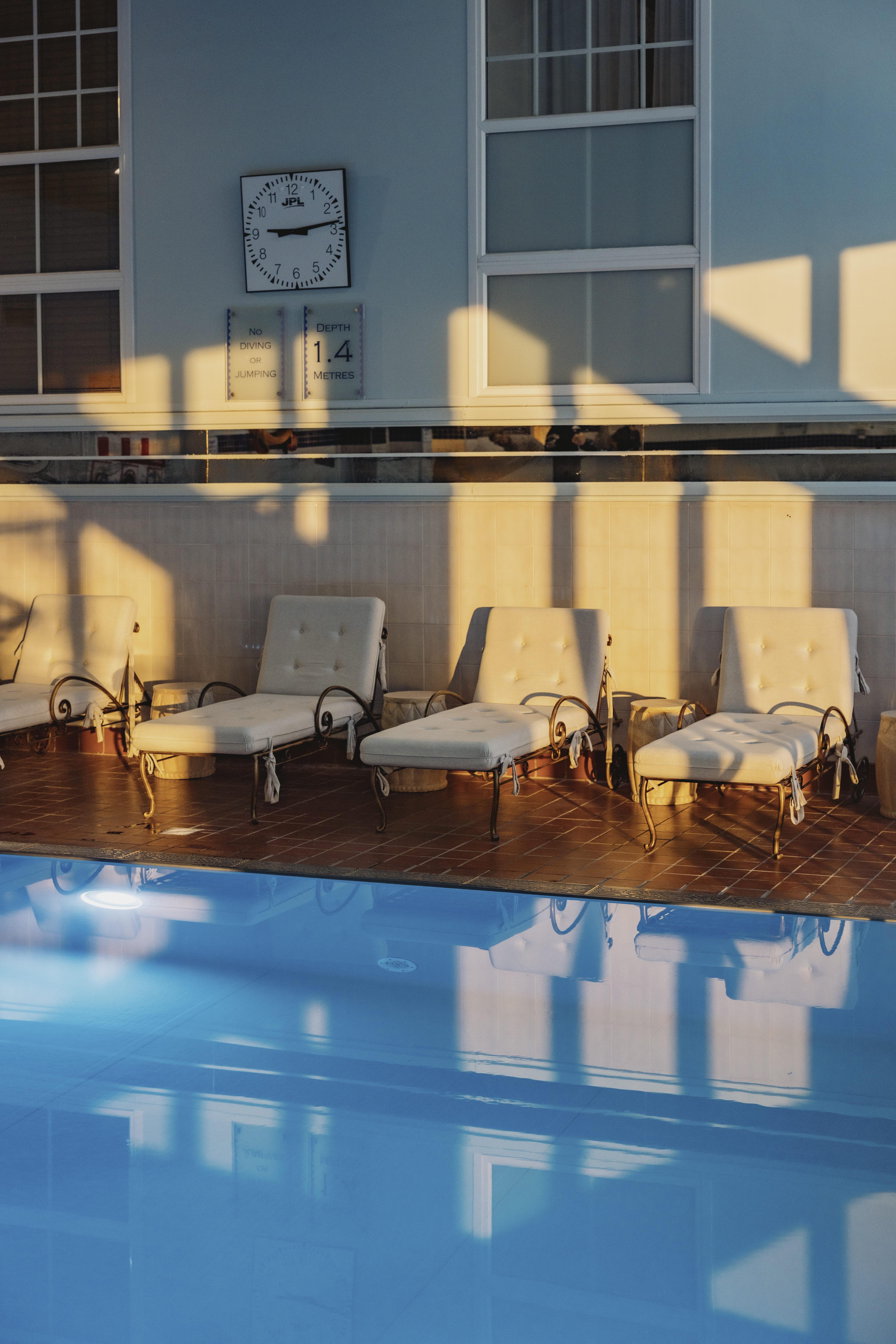 Hotel Marine Troon Exterior foto Sunloungers at a pool