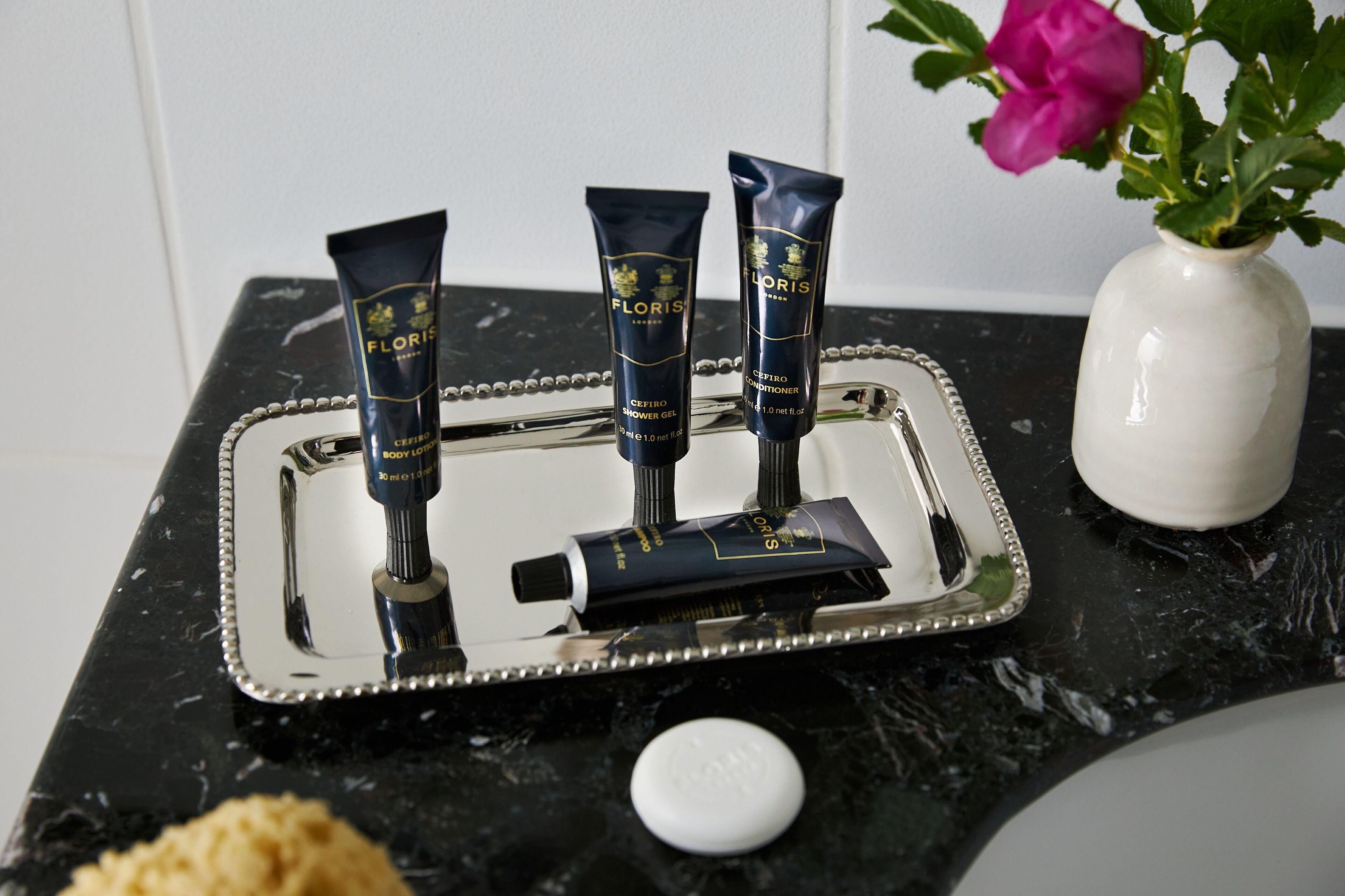 Hotel Marine Troon Exterior foto A selection of toiletries