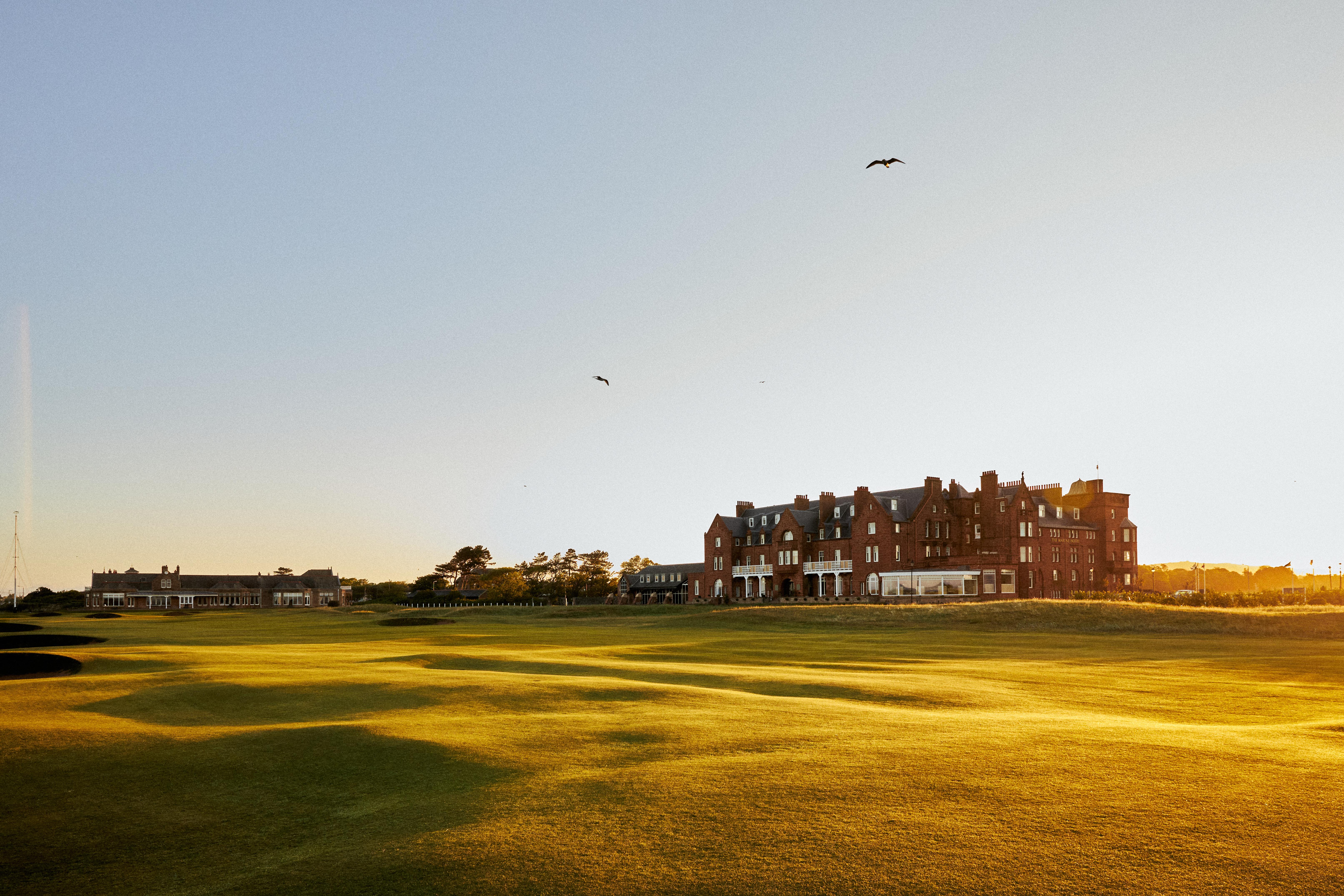 Hotel Marine Troon Exterior foto The Old Course at sunset